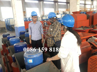 Nigerian Customer Who Bought Granulator Visited Our Factory